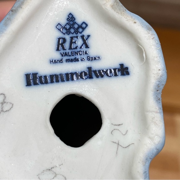 Vintage REX Valencia Hummelwerk Blue/White Porcelain Lady Pouch & Shawl Figurine - Picture 12 of 12